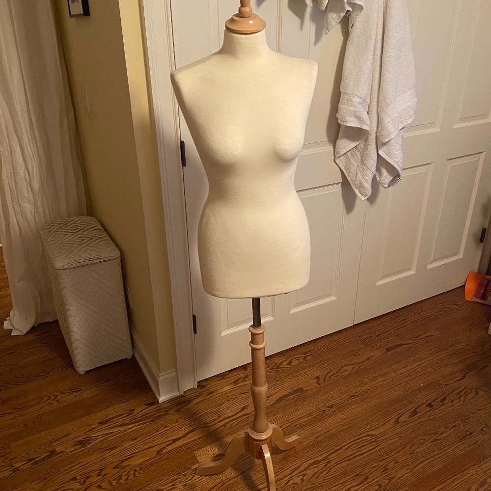 Mannequin Size Small (Size 2-6)
